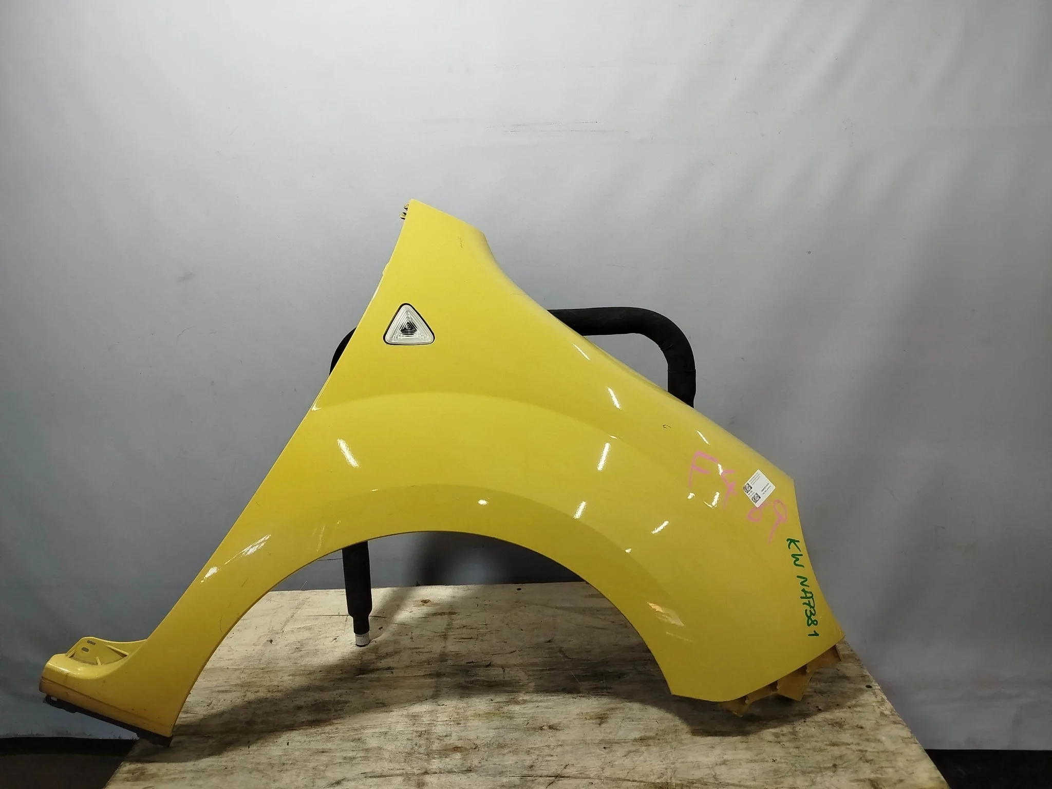 КРЫЛО RENAULT KANGOO FW KW 631009162R ПЕРЕДНЕЕ ПРАВОЕ 1 МОДЕЛЬ желтый NA7381
