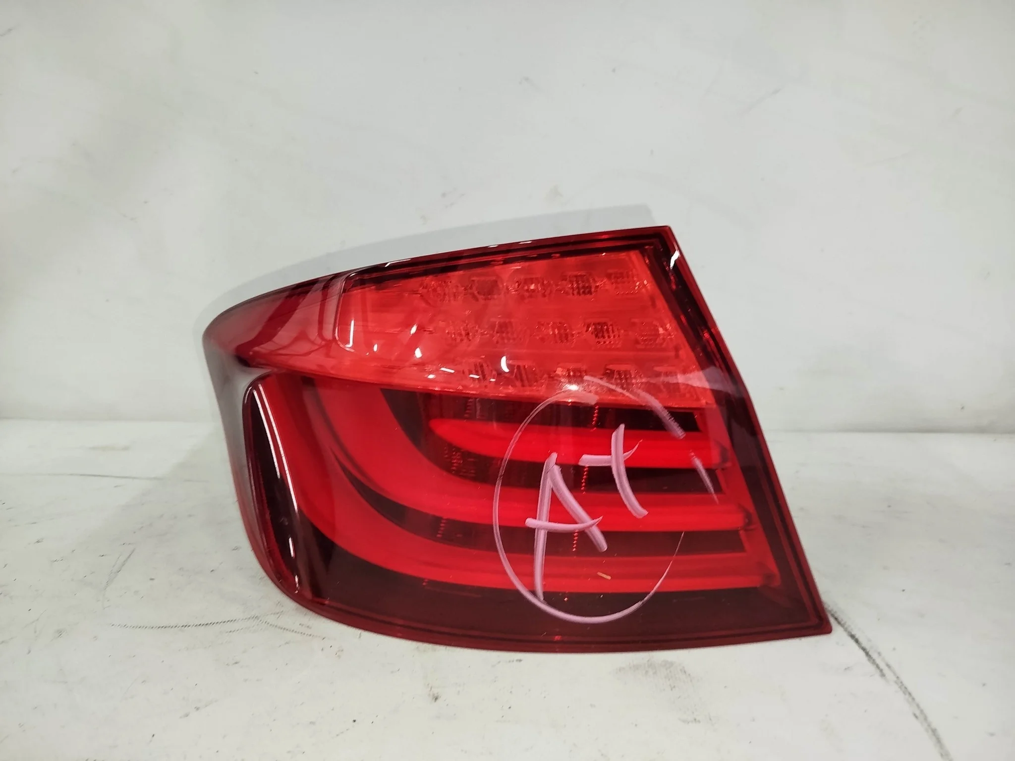 ФОНАРЬ BMW ЛЕВО 63217203229 NA7523