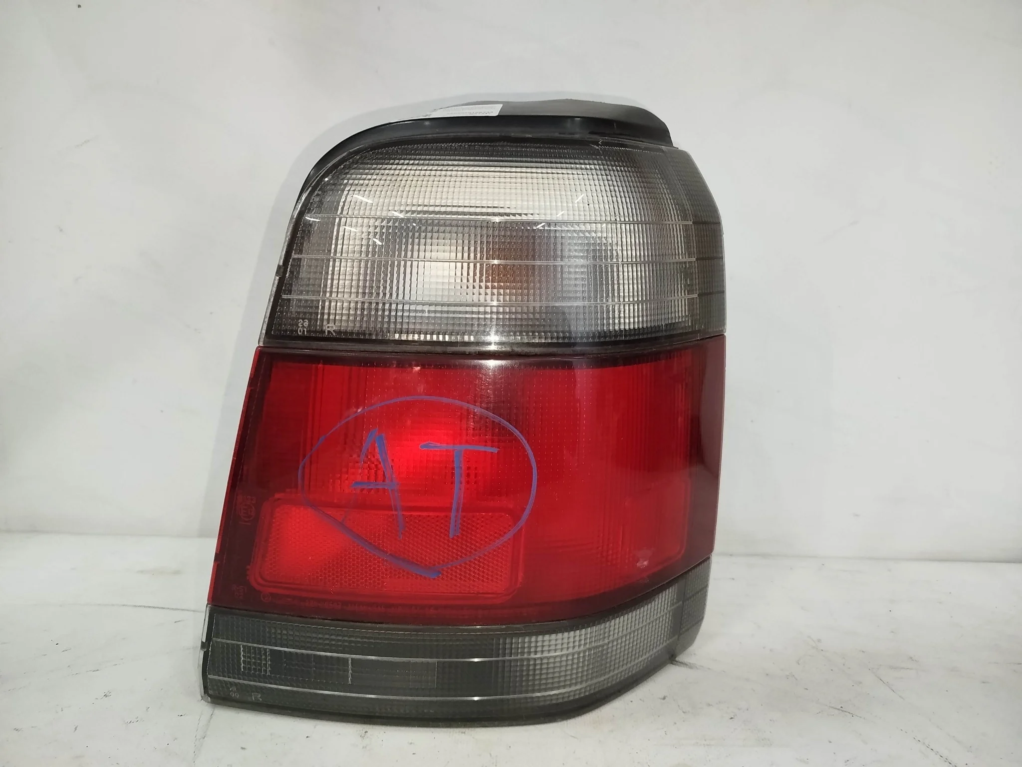 ФОНАРЬ SUBARU FORESTER SF5 SF9 22020597 БЕЛЫЙ ПОВТОРИТЕЛЬ 1 МОДЕЛЬ ПРАВЫЙ 84201FC021 NA7347