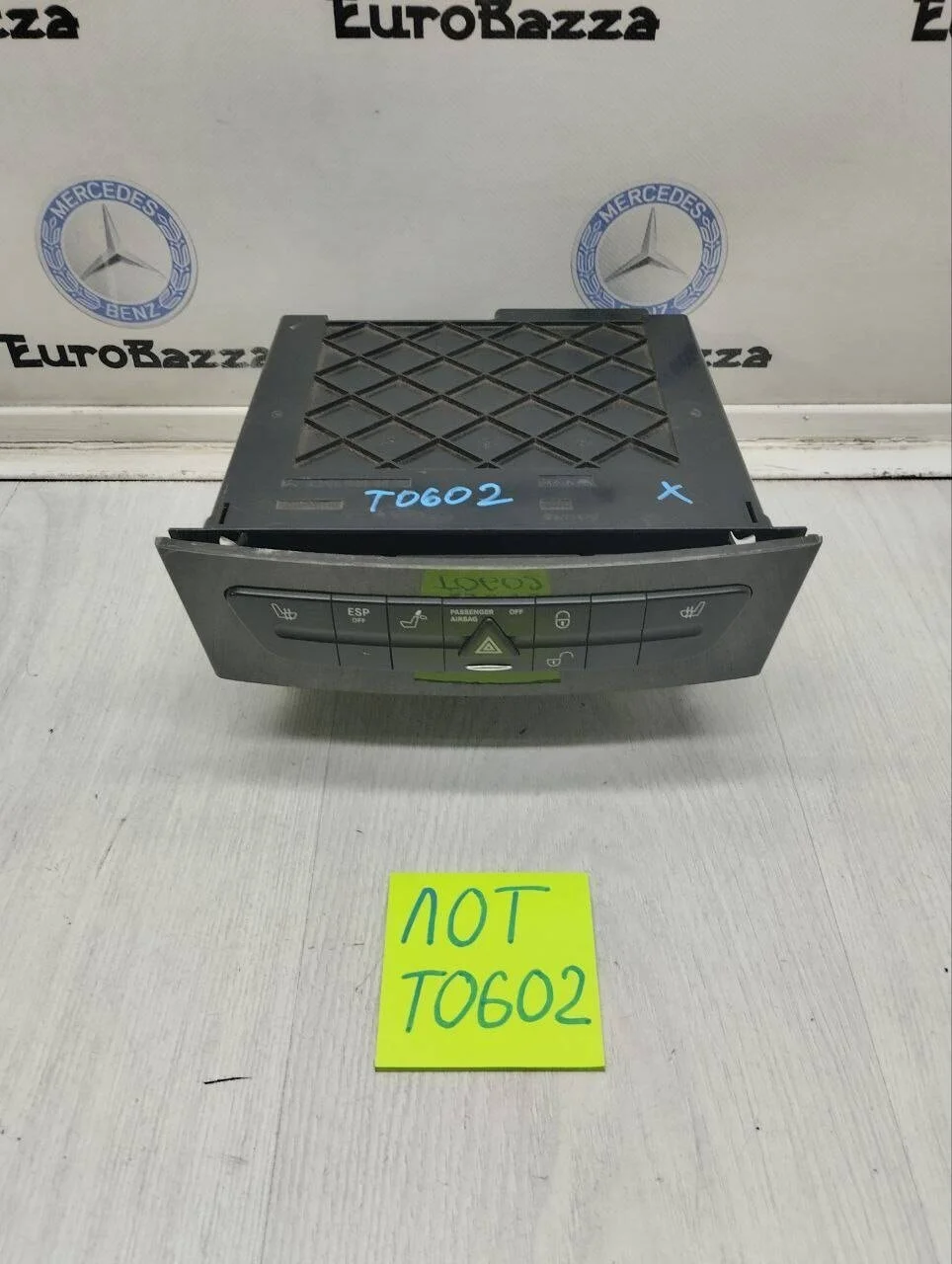 Блок кнопок центральной консоли Mercedes W211