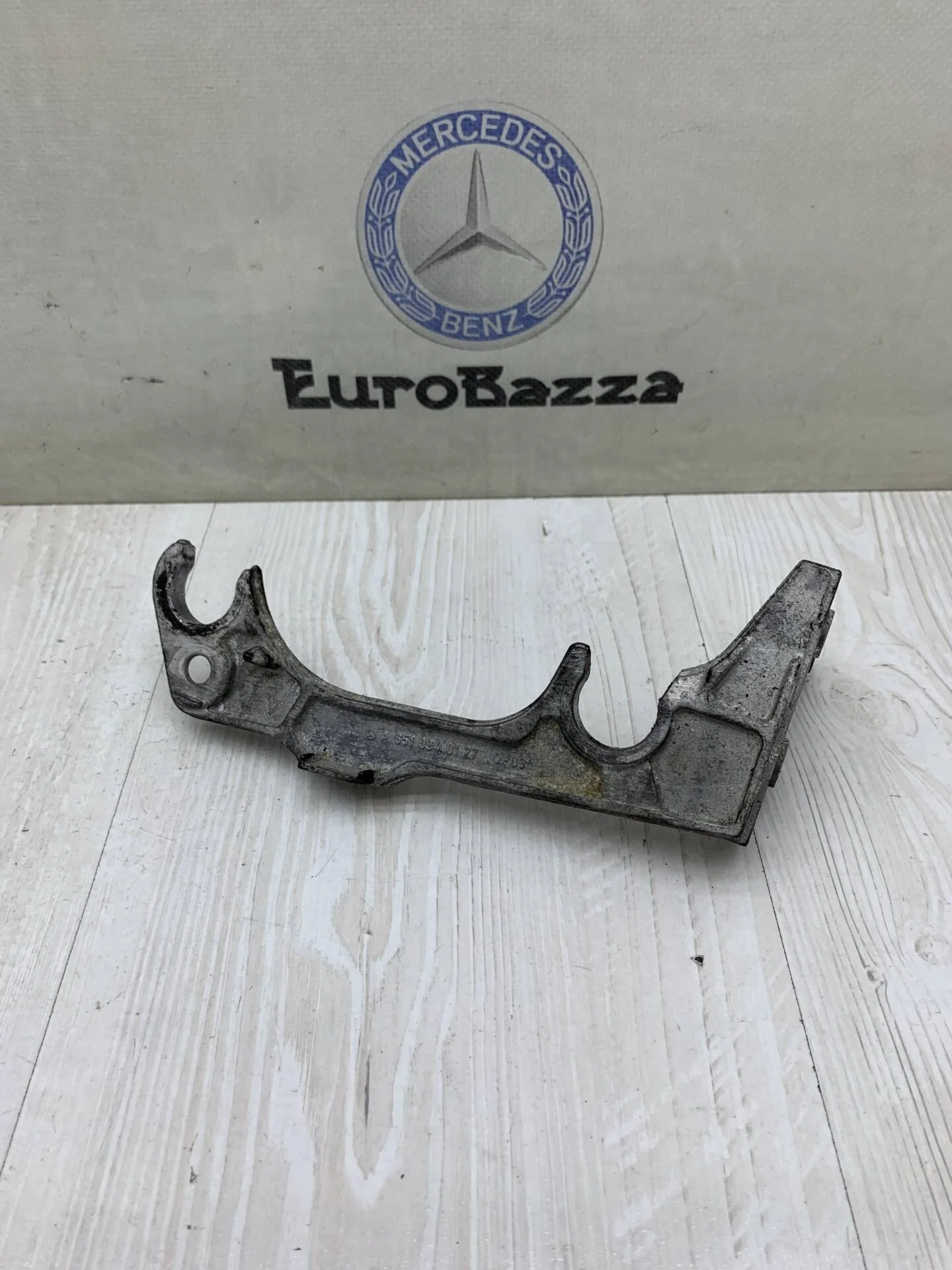 Кронштейн воздушного фильтра Mercedes Om651