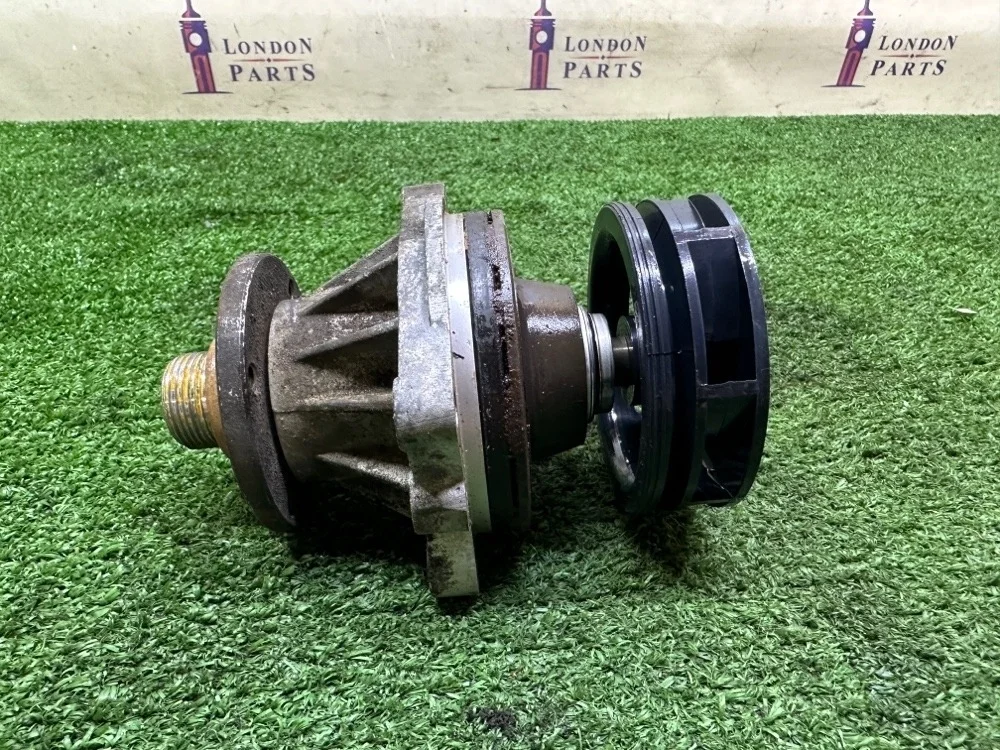 Помпа водяная BMW X5 3.0i E53