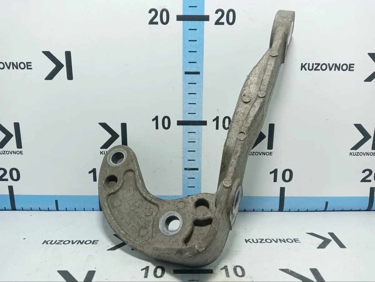 Кронштейн редуктора Nissan Terrano 2017 D10