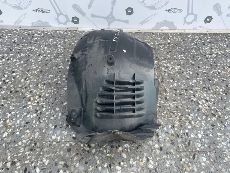 Подкрылок передний правый передняя часть Mercedes-benz 2013 W212