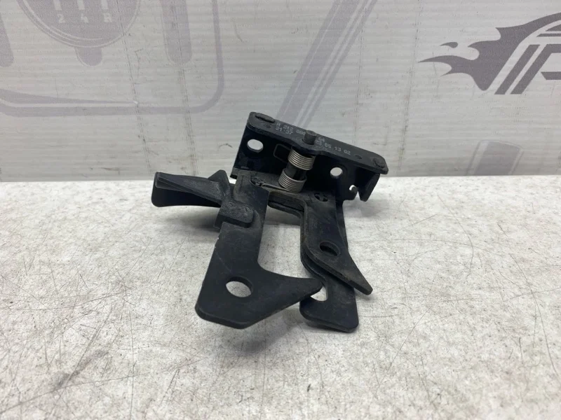 Крюк капота Mercedes-benz 2013 W212