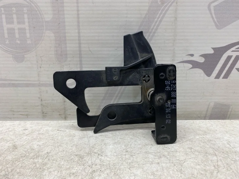 Крюк капота Mercedes-benz 2013 W212