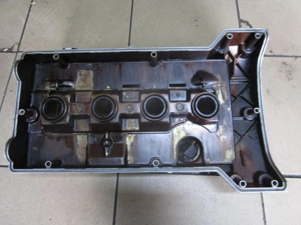 Клапанная крышка Mercedes-Benz