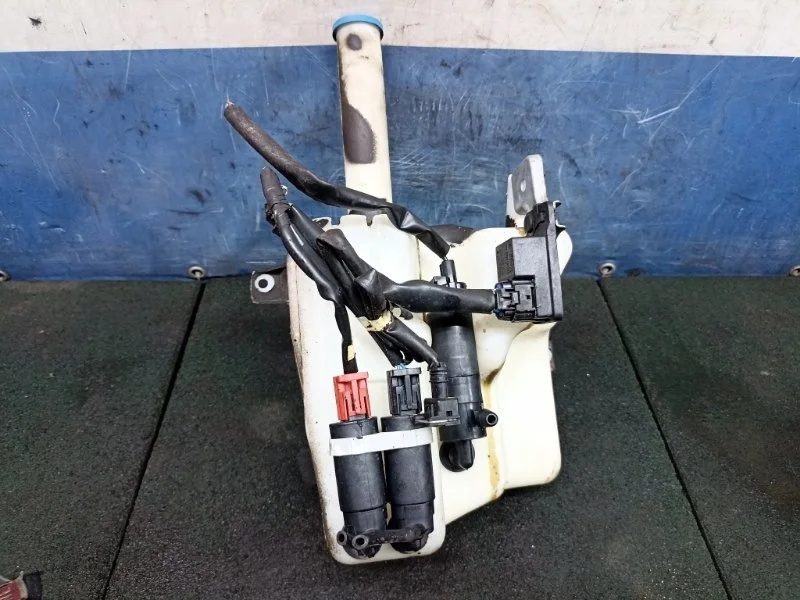 Бачок омывателя Toyota Avensis 2001 8531505080 T220 1.8 1ZZ-FE