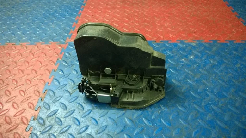 замок двери BMW X3 E83  N47D20A 177лс 2.0D