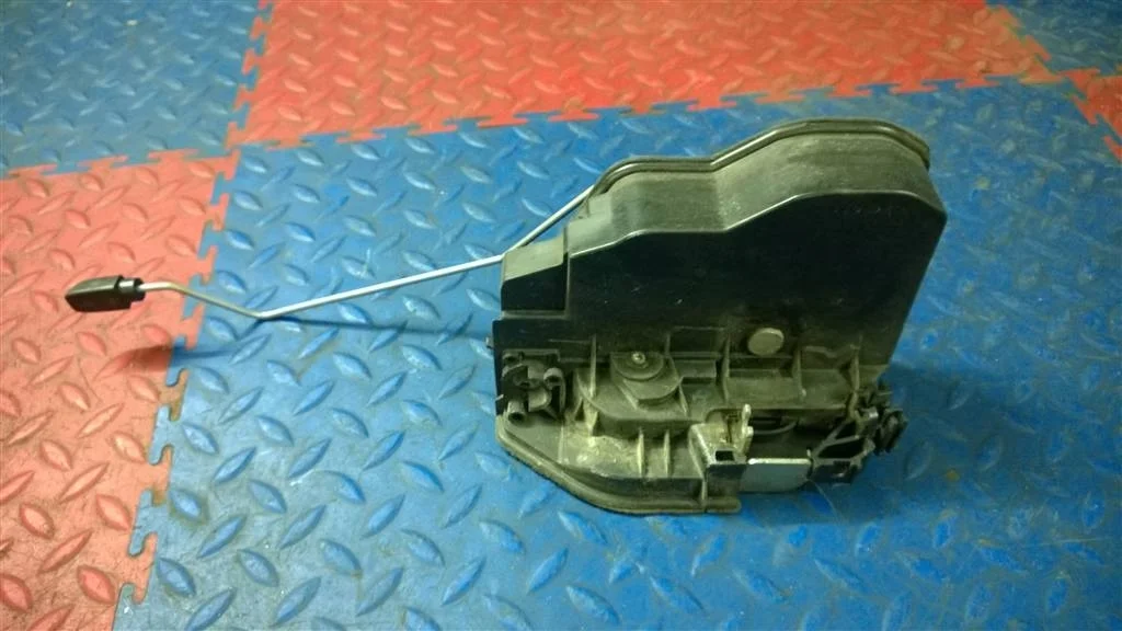 замок двери BMW X3 E83  N47D20A 177лс 2.0D