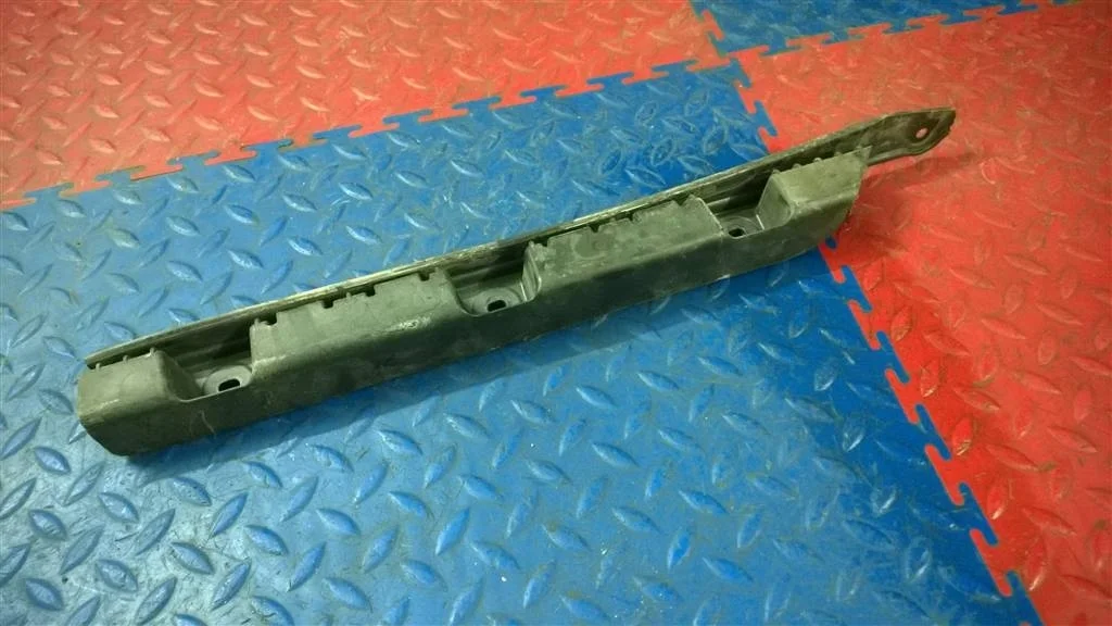 направляющая заднего бампера BMW X3 E83  N47D20A 177лс 2.0D