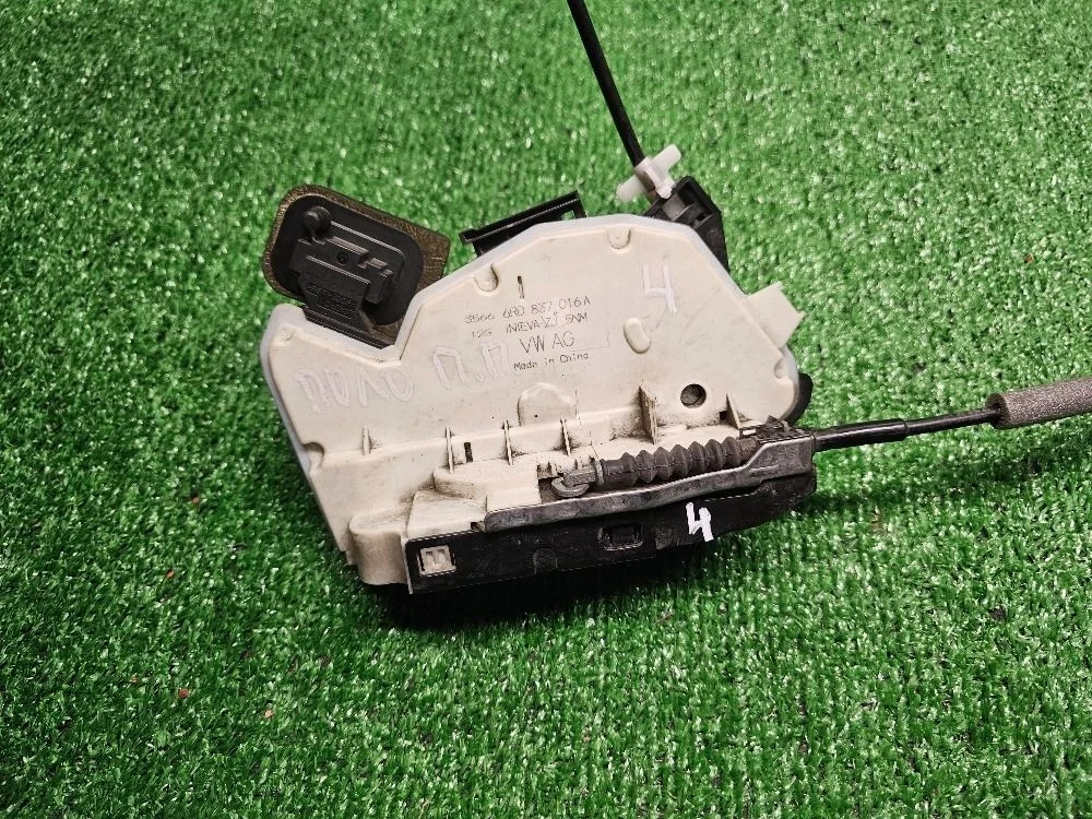 Замок двери передней правой Volkswagen Polo V