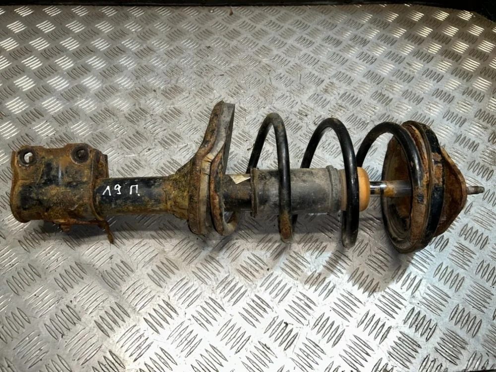 Стойка передняя Mitsubishi Lancer 9