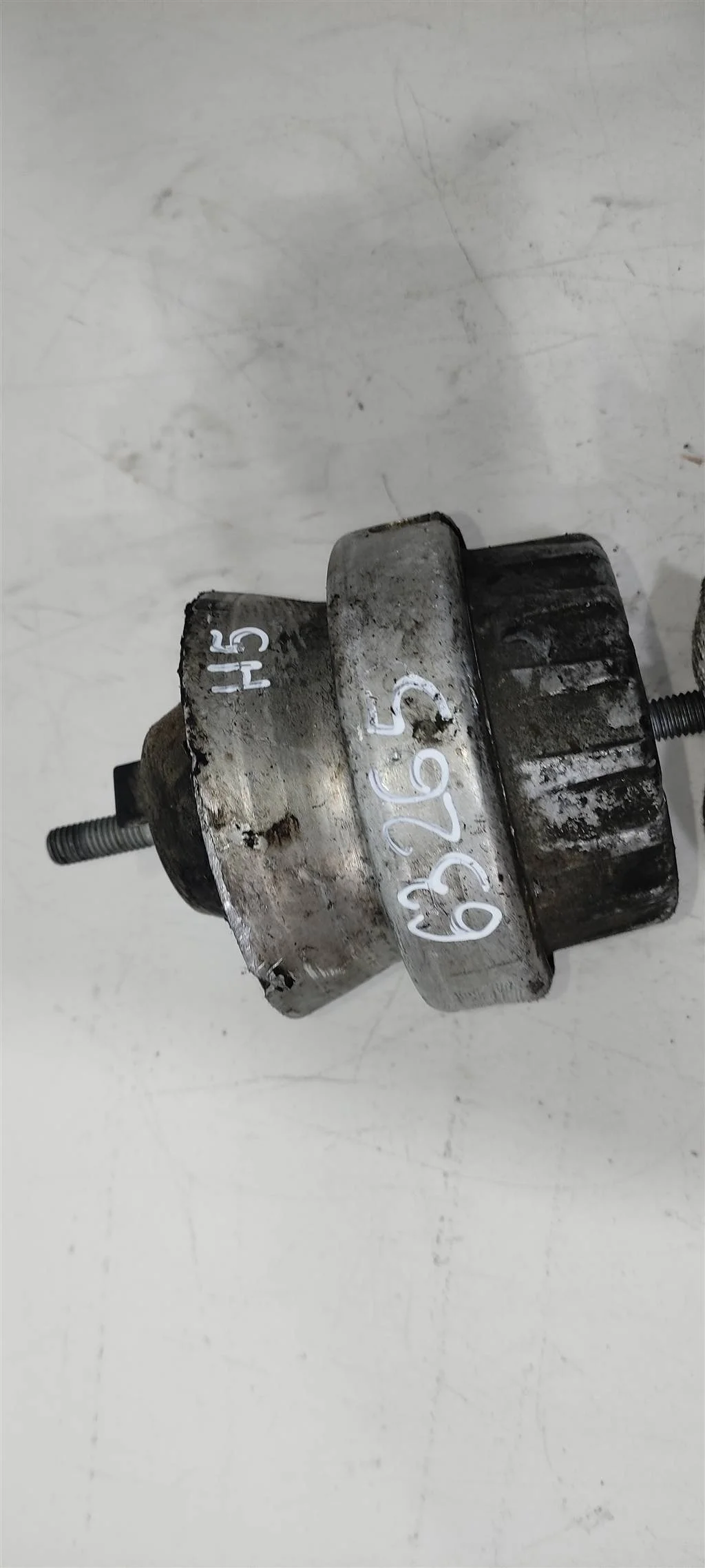 Подушка крепления двигателя 4F0199379K  3.0 Бензи