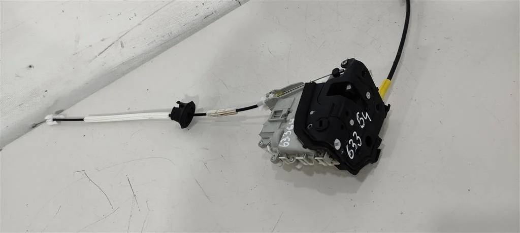 Замок двери задней левой 8K0839015F    Porsche