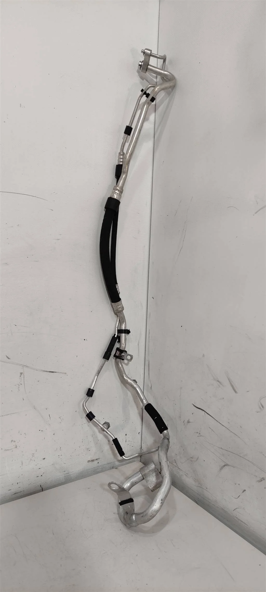 Трубка кондиционера A2138302602   TDI Mercedes