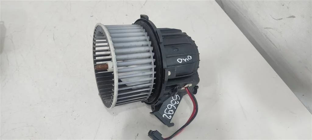 Моторчик печки 8T1820021   Бензин Porsche