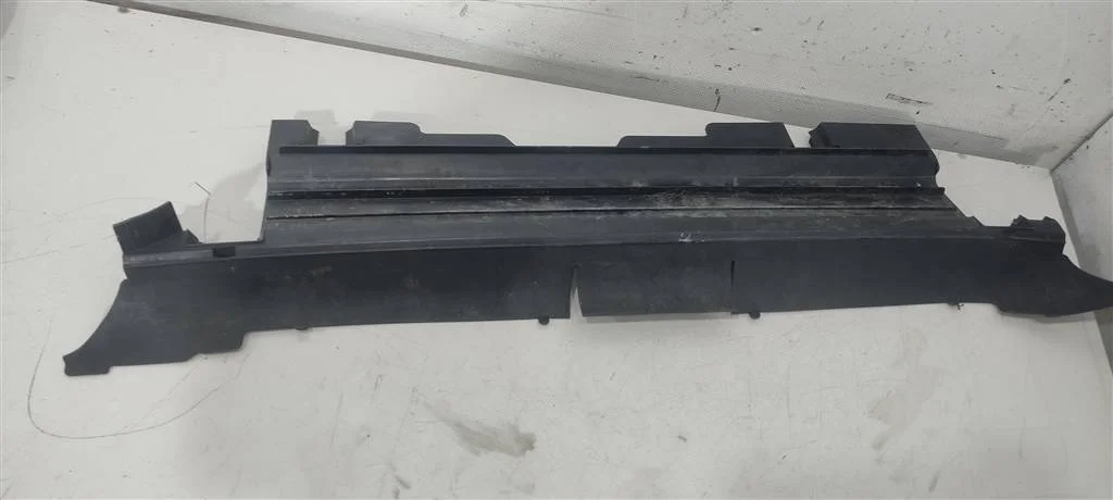 Дефлектор радиатора A2135050130   Бензин Mercedes