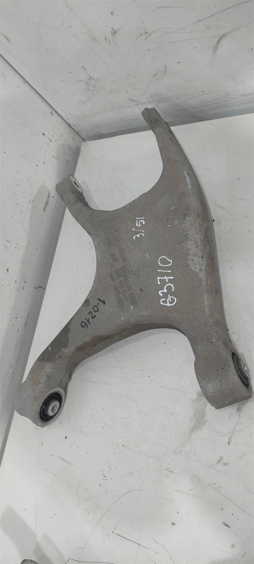 Рычаг задний левый 8R0505311F  3.0 Бензин Porsche