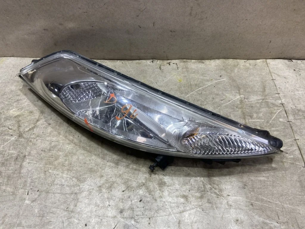 Габарит правый Nissan Juke F15 С ДЕФЕКТОМ