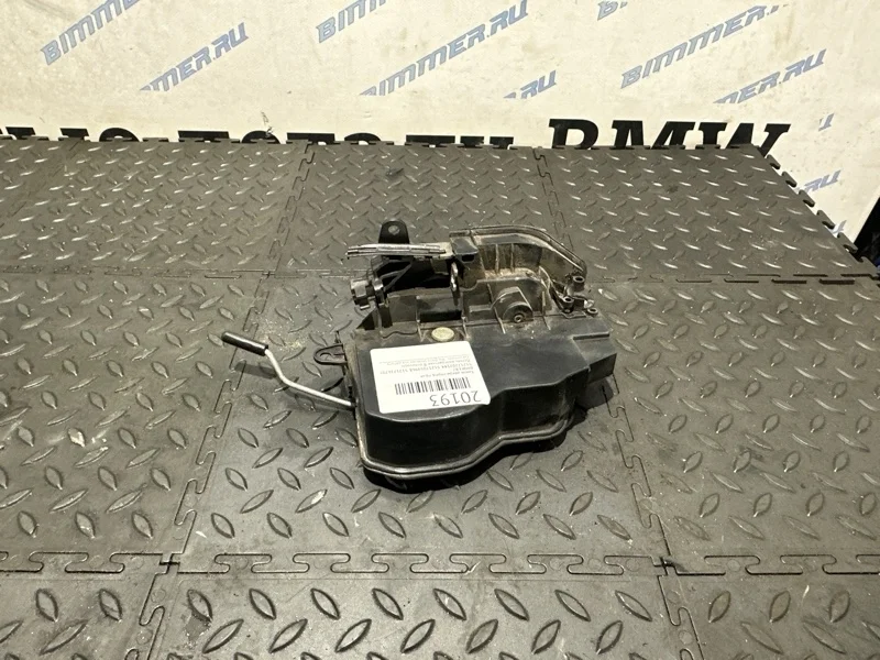 Замок двери BMW 51217202144 E87, передний правый
