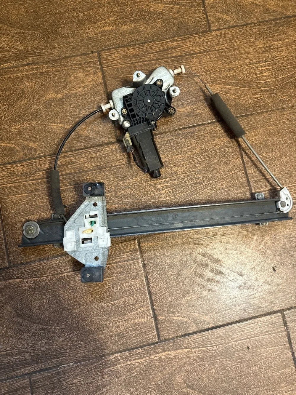 Стеклоподъемник Kia Magentis I (2000—2003)