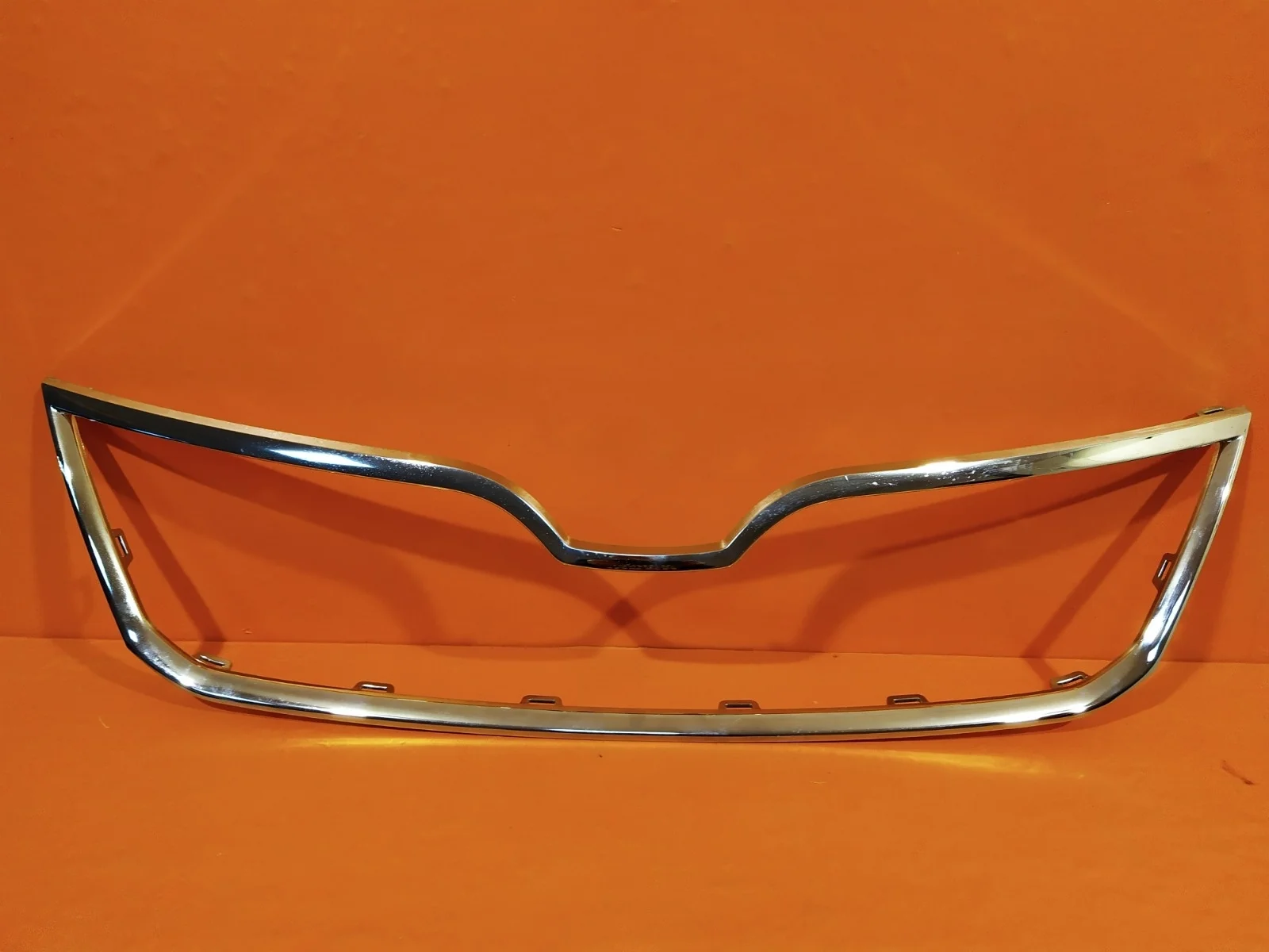 Окантовка решетки радиатора Skoda Rapid 2014-2020