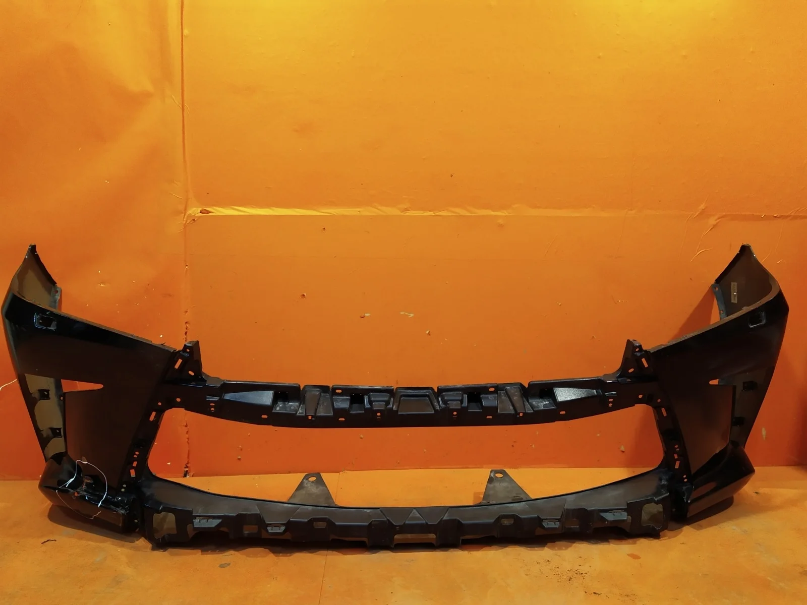 Бампер Lexus LX 2015-2023 URJ200