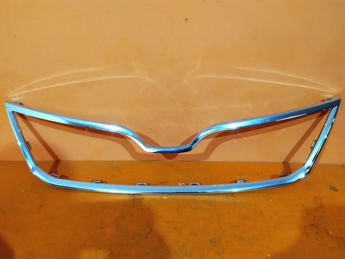 Окантовка решетки радиатора Skoda Rapid 2014-2020