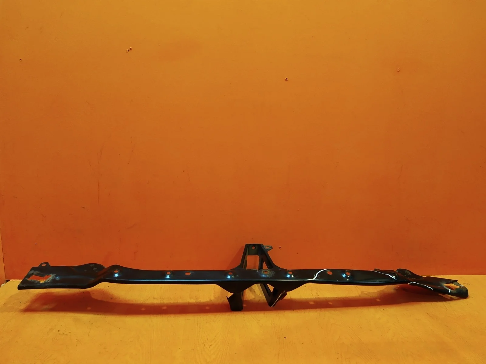 Усилитель бампера верхний Mitsubishi Pajero 2006-нв 4