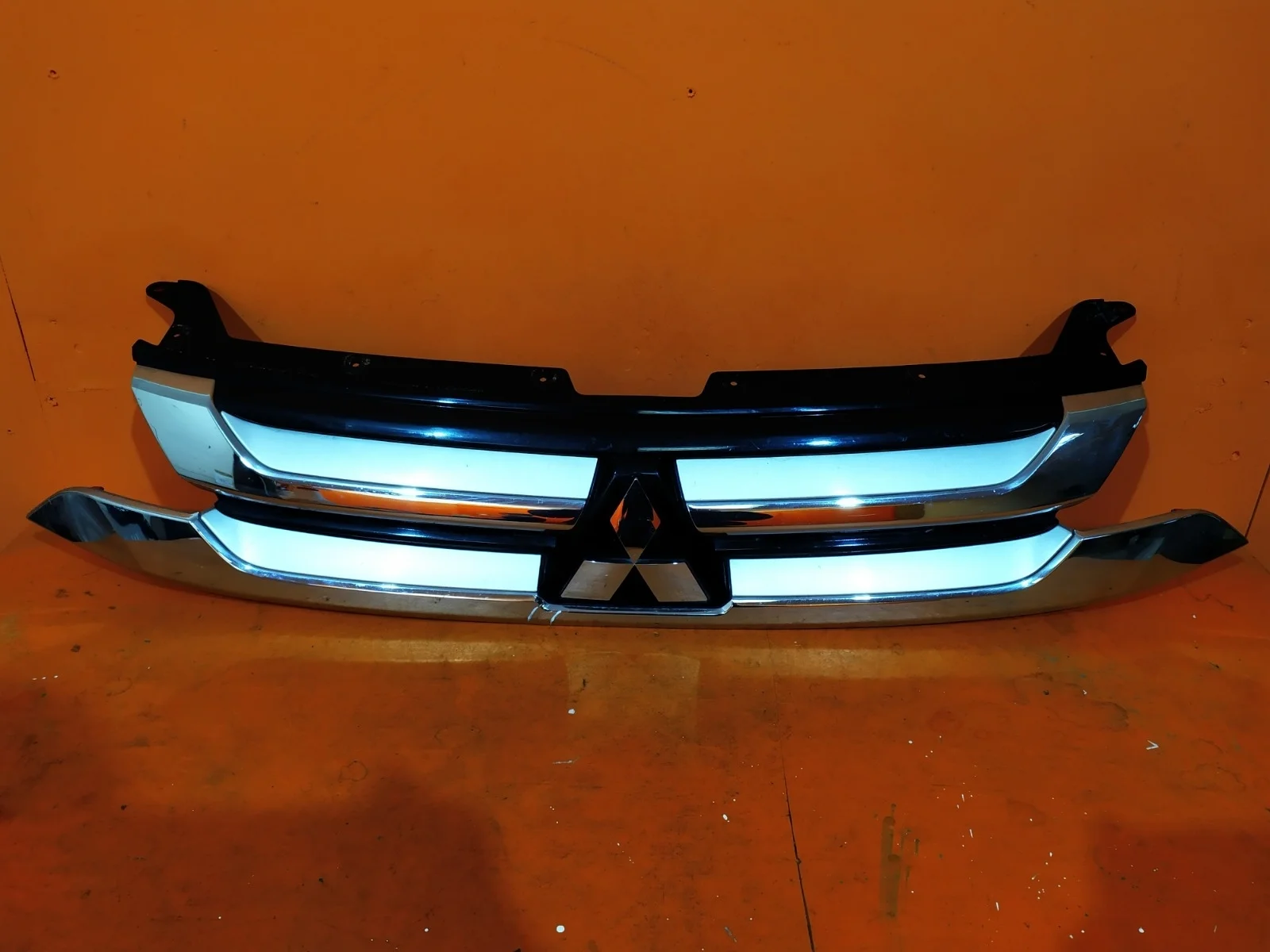 Решетка радиатора Mitsubishi Outlander 2015-2018 3