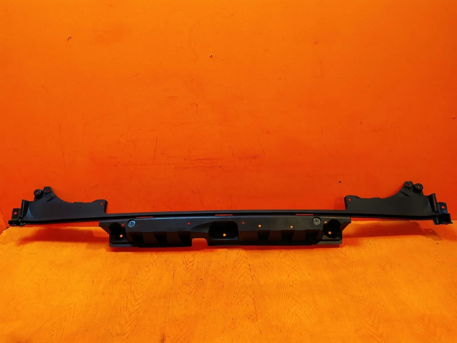 Кронштейн бампера центральный Land Rover Range 2012-2022 4 L405