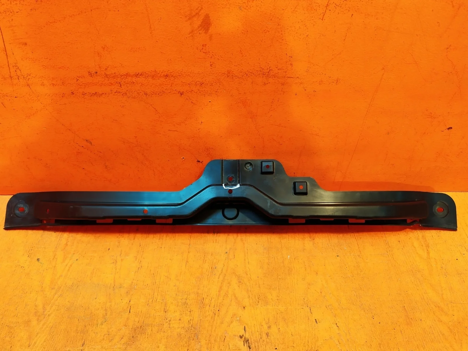 Кронштейн бампера центральный Ford Fiesta 2012-2019 Mk6