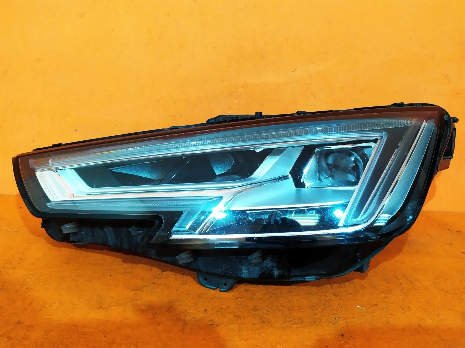 Фара Audi A4 2015-нв B9