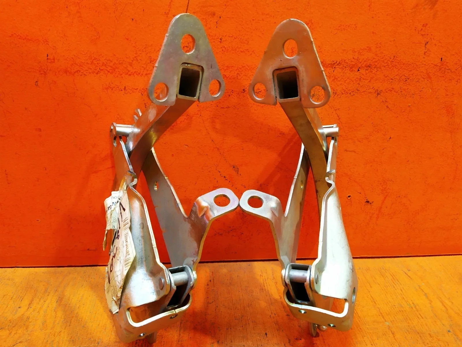 Петля двери багажника Skoda Superb 2013-2015