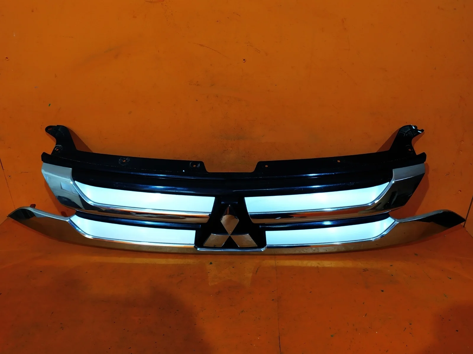 Решетка радиатора Mitsubishi Outlander 2015-2018 3