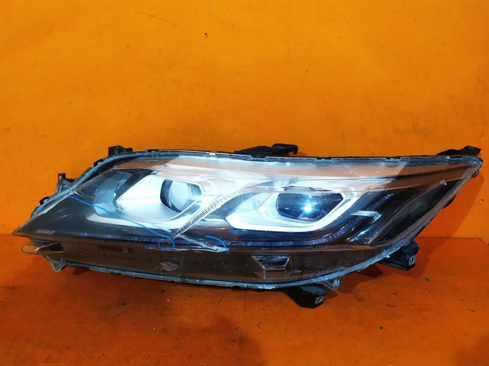 Фара Mitsubishi Eclipse Cross 2017-нв