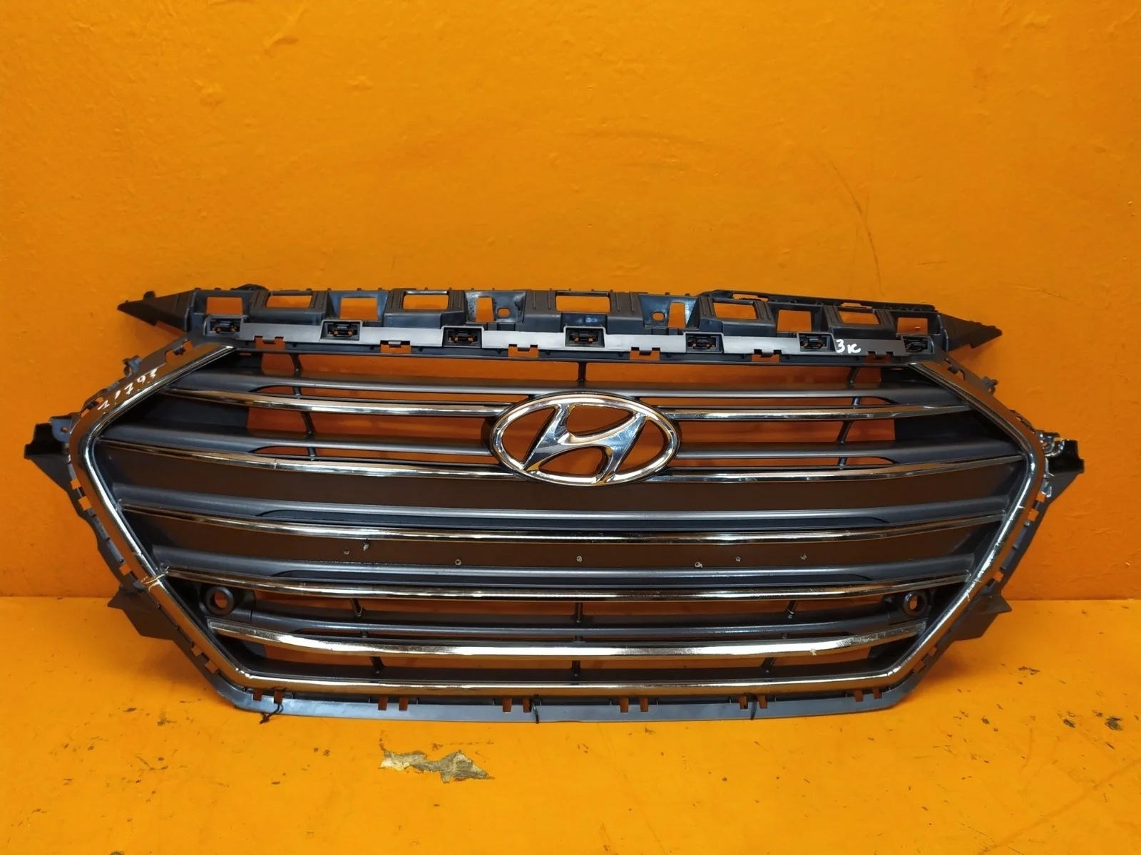 Решетка радиатора Hyundai Elantra 2015-2019 6 AD