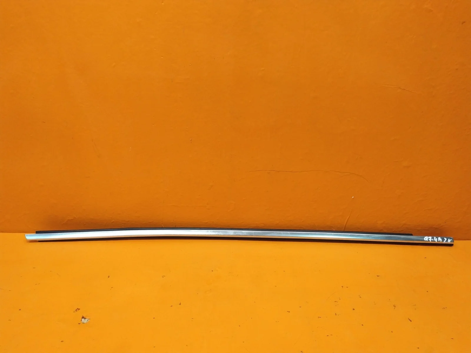 Молдинг стекла двери Audi Q7 2015-нв 4M