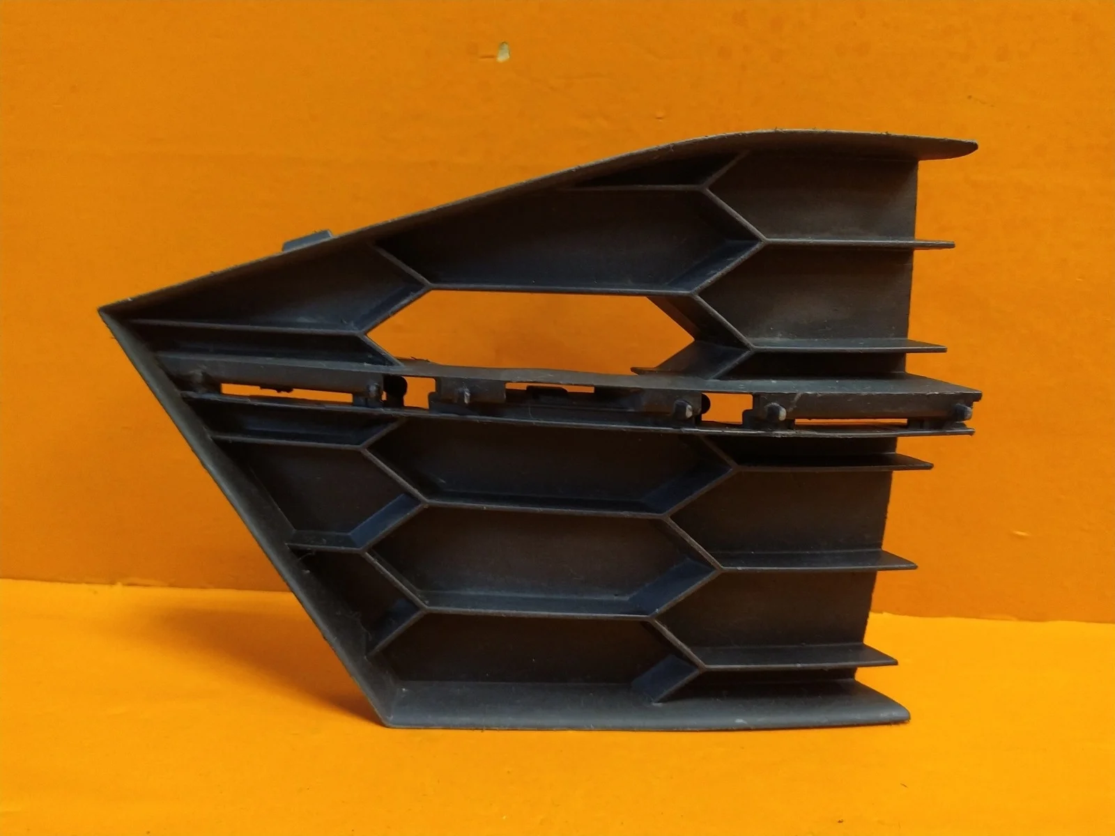 Решетка бампера Skoda Superb 2015-нв 3