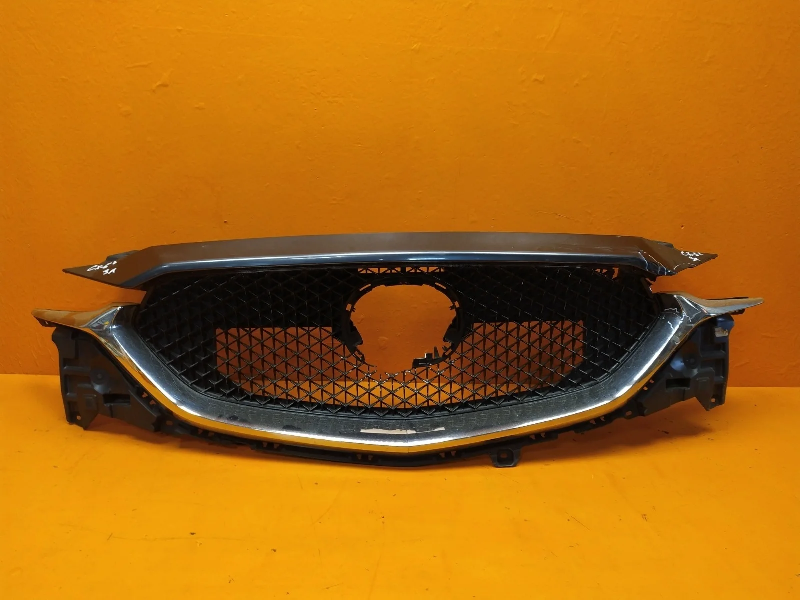 Решетка радиатора Mazda CX-5 2017-нв