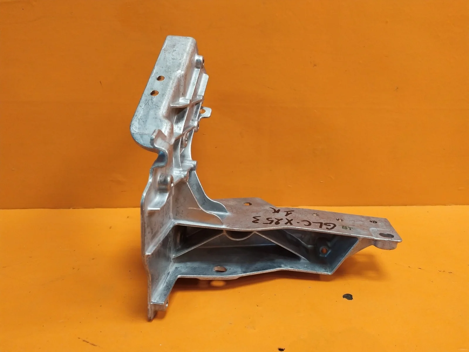 Кронштейн панели передней Mercedes GLC-Class 2015-нв X253