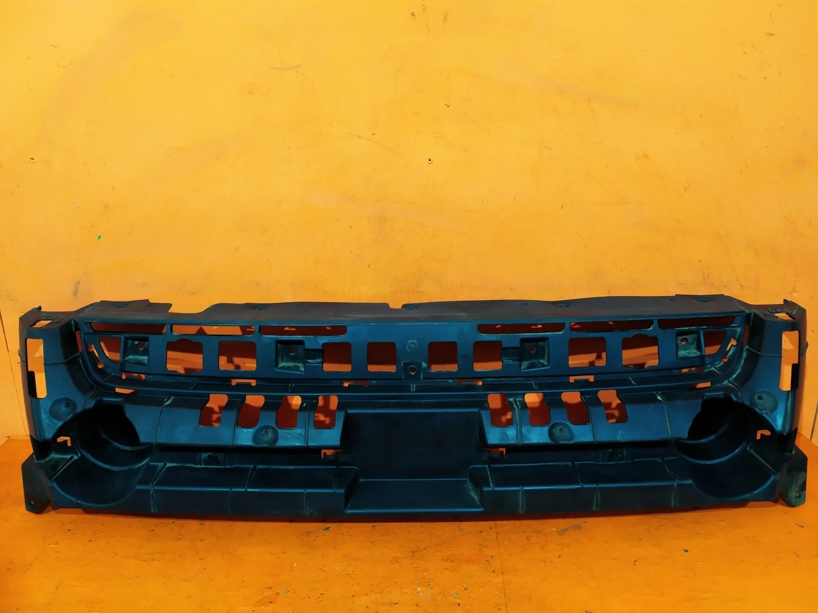 Кронштейн решетки радиатора Ford Kuga 2012-2016 CBS