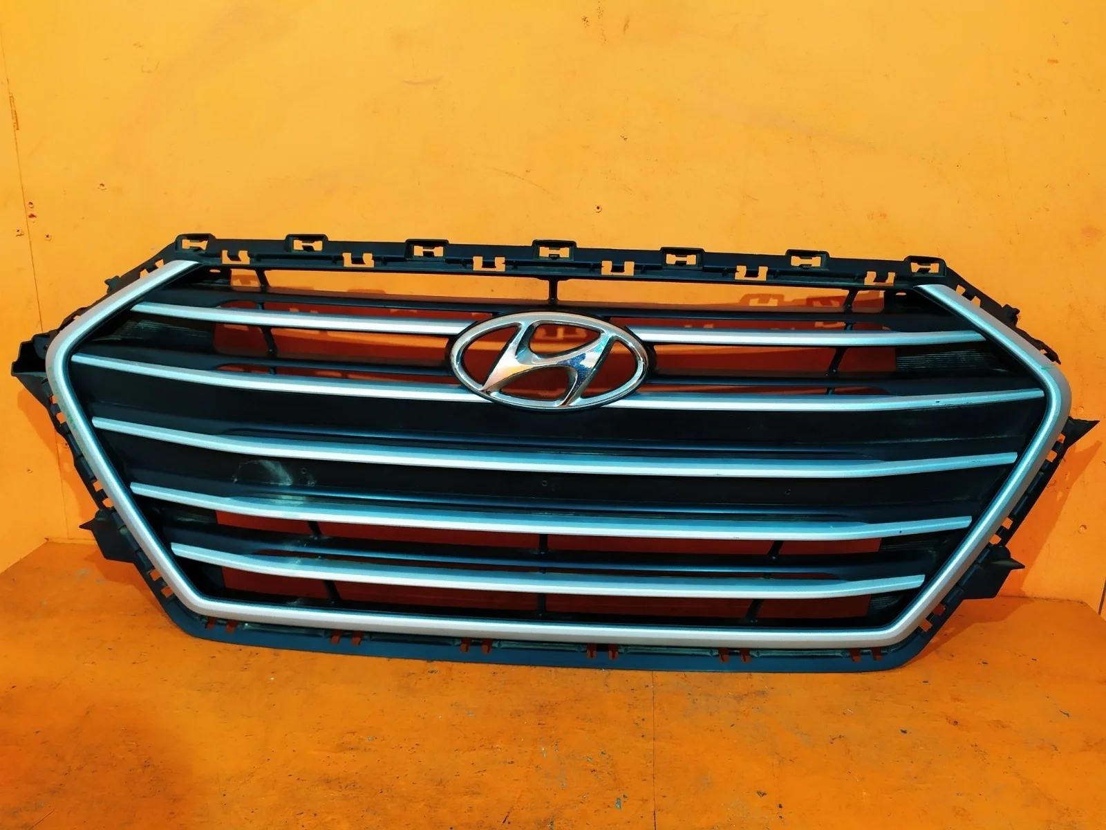 Решетка радиатора Hyundai Elantra 2015-2019 6 AD