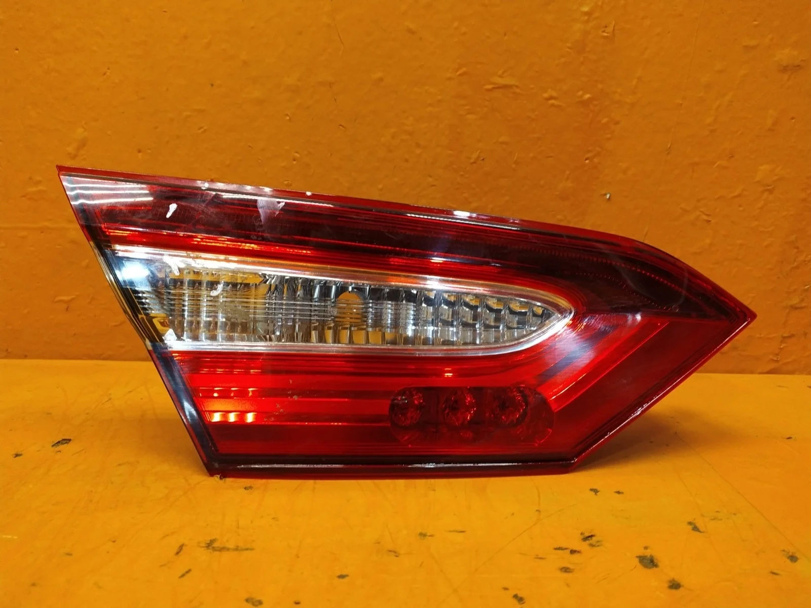 Фонарь внутренний Toyota Camry 2017-нв 8 XV70