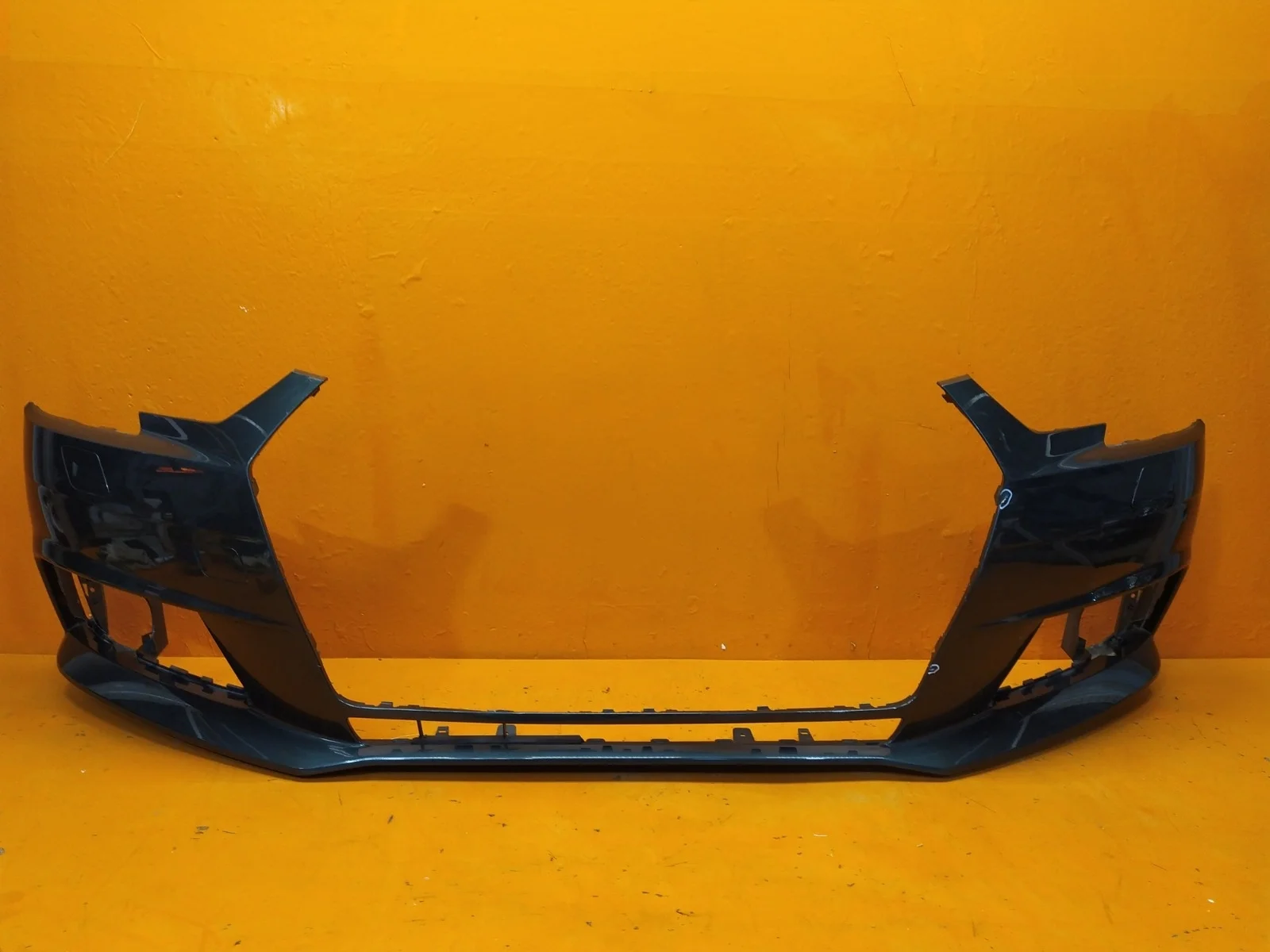 Бампер Audi A4 2015-2020 B9