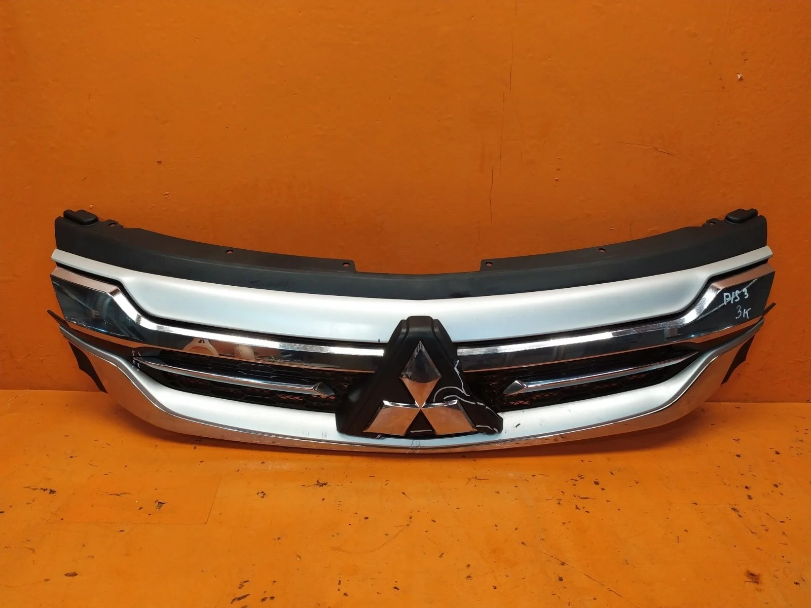 Решетка радиатора Mitsubishi Pajero Sport 2015-2021 3