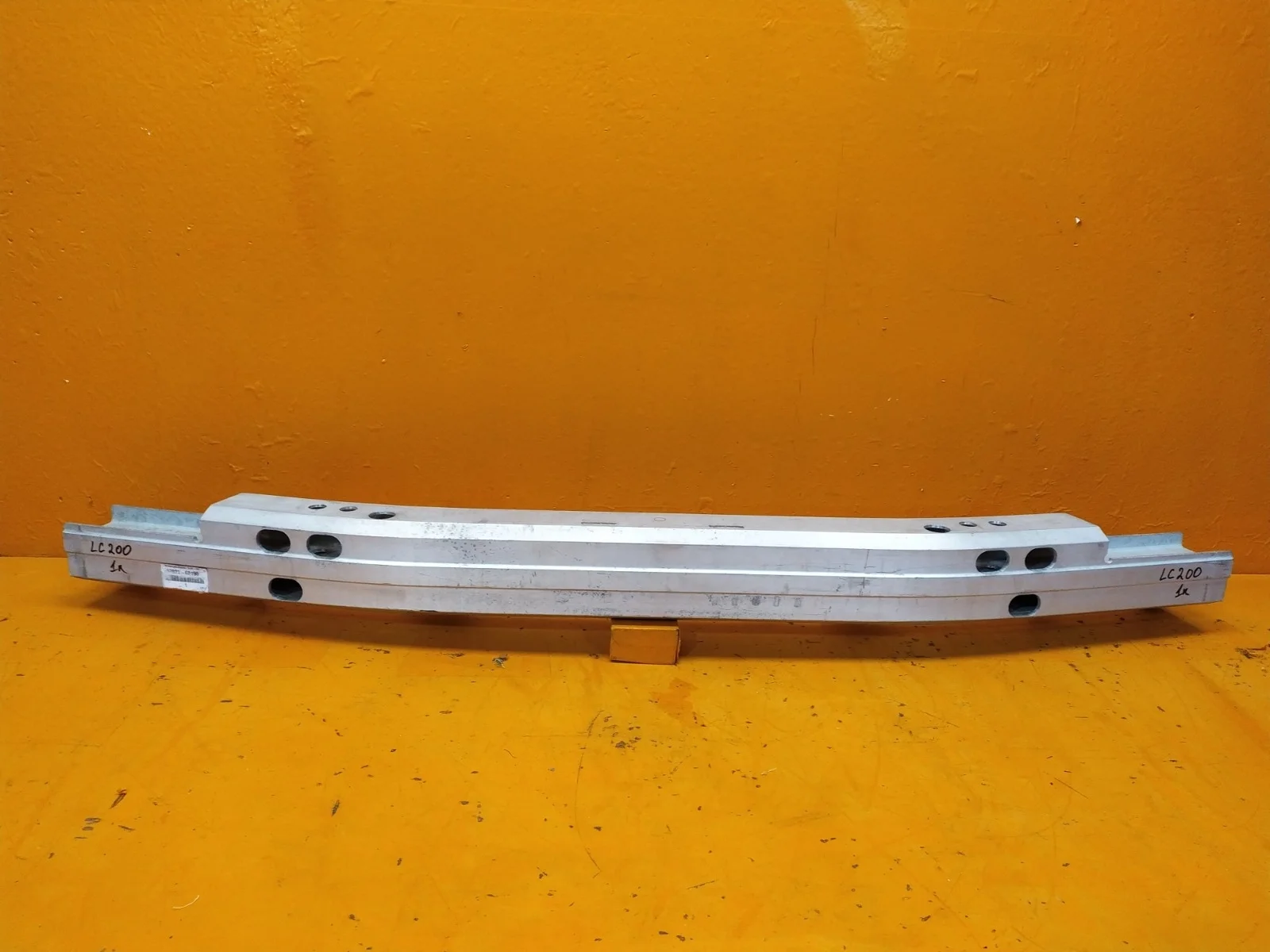 Усилитель бампера Toyota Land Cruiser 2007-2021