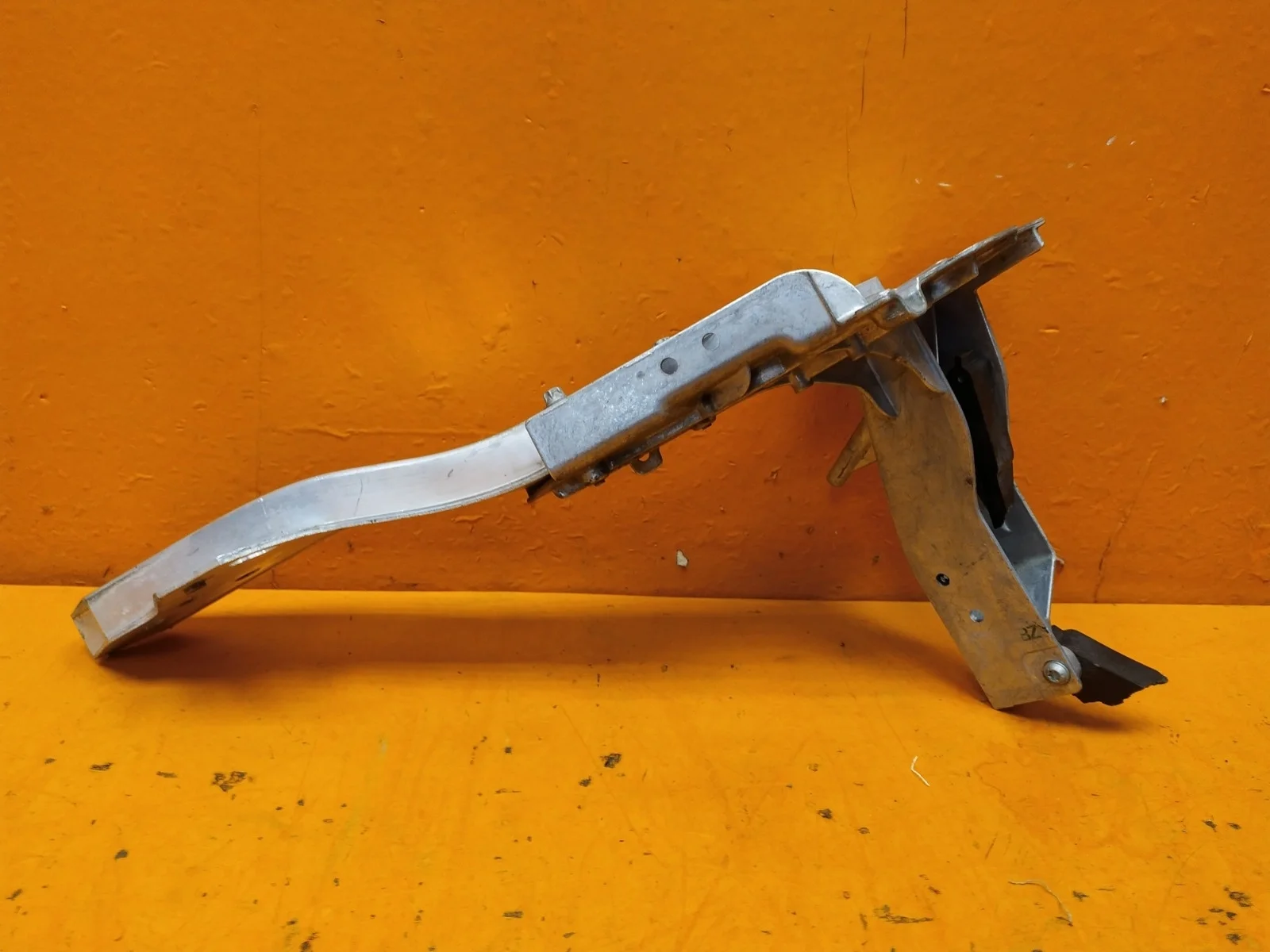 Кронштейн панели передней Mercedes GLC-Class 2015-нв X253