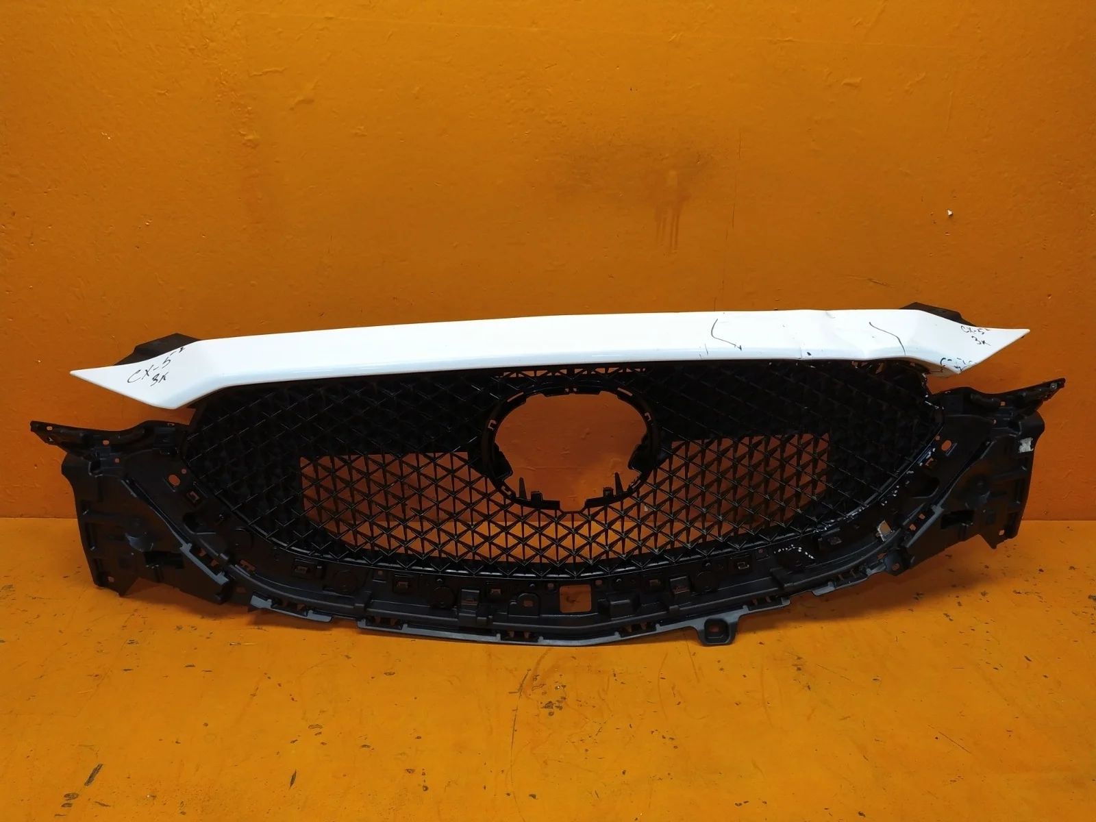 Решетка радиатора Mazda CX-5 2017-нв